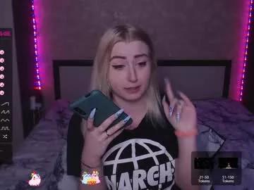 beverly_wings from Chaturbate