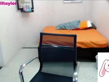enyelldiamond_x from Chaturbate