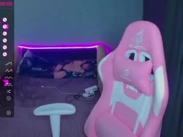 pooppy_evans1 from Chaturbate