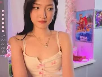 yung_leana model from Chaturbate