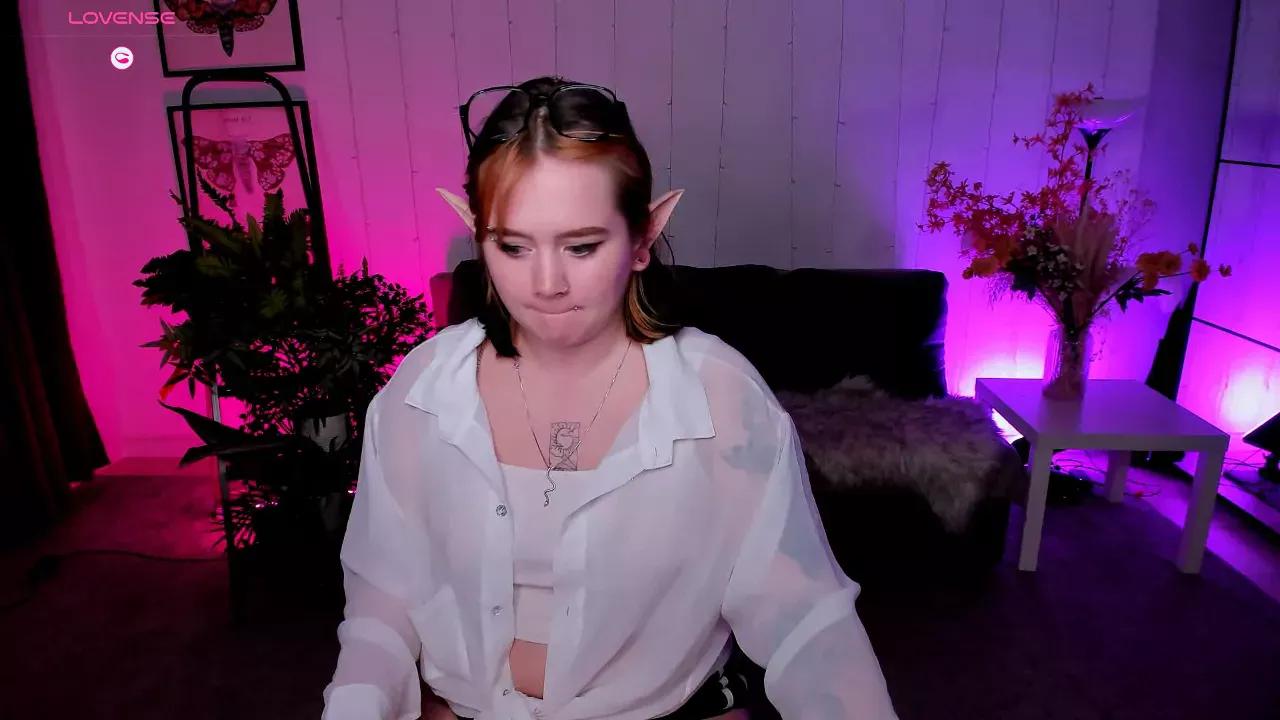 lunalunaa from Cherry is Freechat
