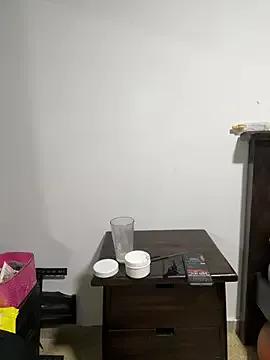 -Naomii from StripChat is Freechat