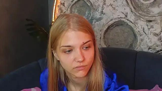 4example_Chloe from StripChat is Freechat