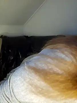 _Julie_x from StripChat is Freechat