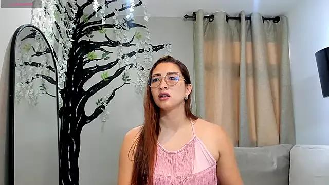 _LaraMom_ from StripChat is Freechat