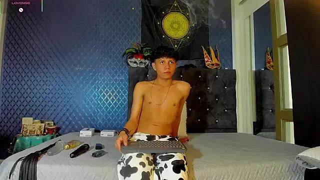 _taylor_black from StripChat is Freechat