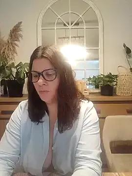 Aambre95Esexy from StripChat is Freechat