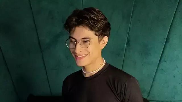 Aaron_Eze from StripChat is Freechat