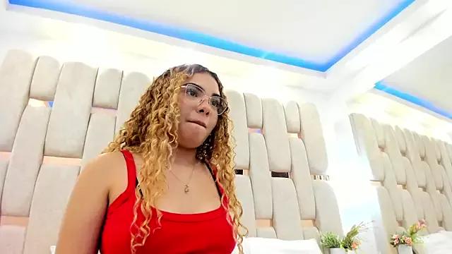 abril_dolly from StripChat is Freechat