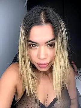 Alanna-foxx from StripChat is Freechat