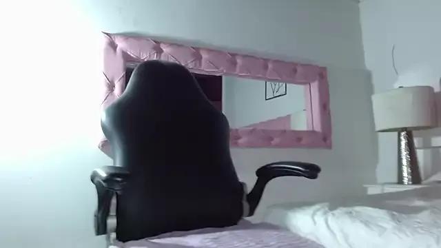 alara_violeta from StripChat is Freechat