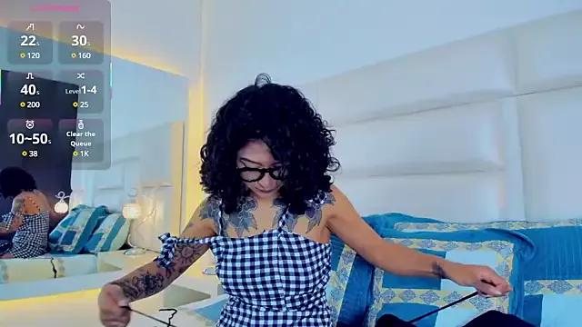 AliceBanks from StripChat is Freechat