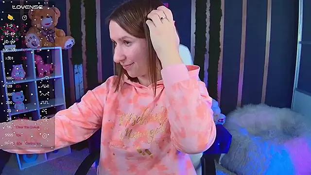 AliceBYKiss from StripChat is Freechat