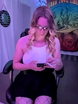 AlicePayne from StripChat is Freechat