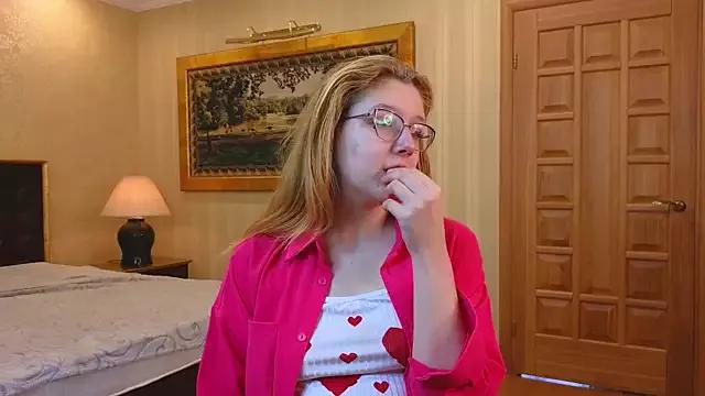 AlinaAldrete from StripChat is Freechat