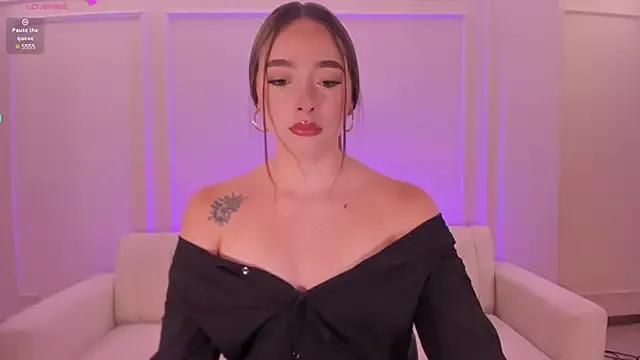 AlinaKravitz from StripChat is Freechat