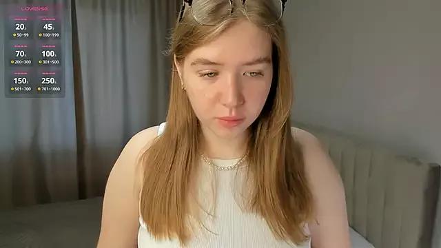 AlinaSollman from StripChat is Freechat