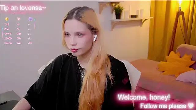 Alissa_Kitty from StripChat is Freechat