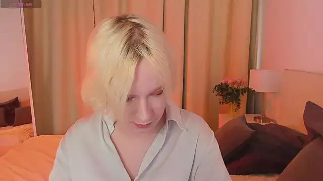 Amanda_Brow from StripChat is Freechat