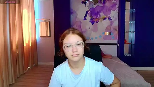 AngelinaLow from StripChat is Freechat