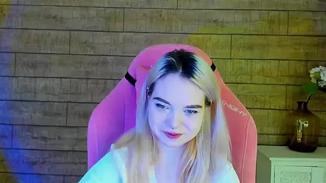 AnnaDelon from StripChat is Freechat