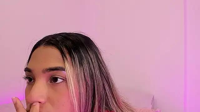 Annebull_ from StripChat is Freechat