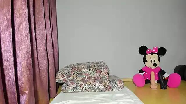 AnneQueen from StripChat is Freechat