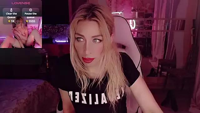 AnnieGOld_ from StripChat is Freechat