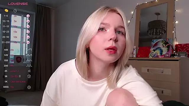 AnnySweetMilk from StripChat is Freechat
