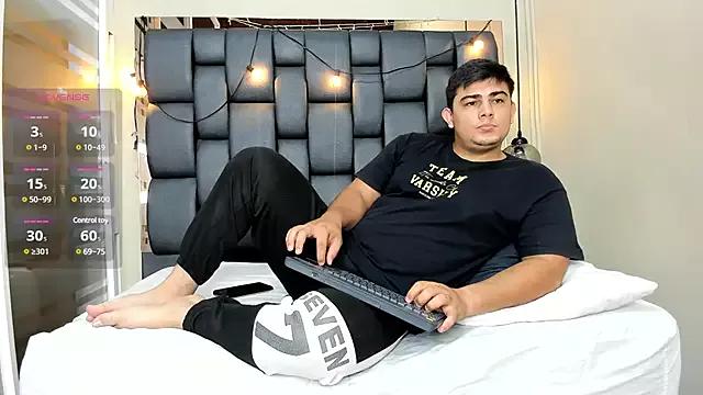 Photos of Apolo_falcon from StripChat is Freechat