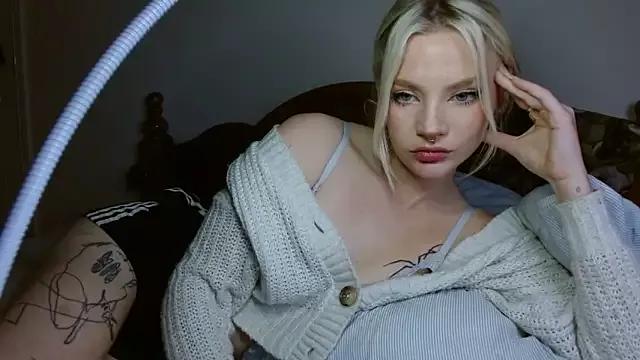 Photos of April_LoveUK from StripChat is Freechat