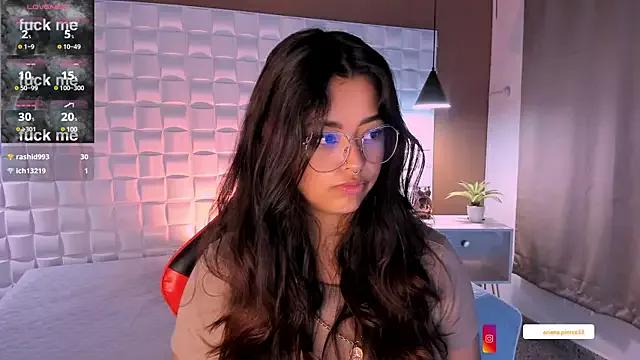 Ariana_Pierce from StripChat is Freechat