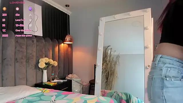 Arianna_Sanz from StripChat is Freechat