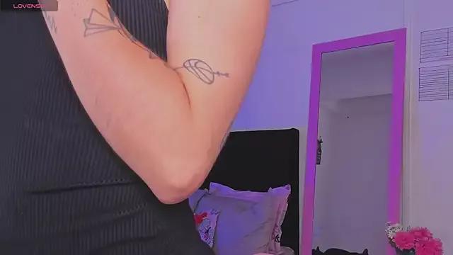 Aryane_art_ from StripChat is Freechat