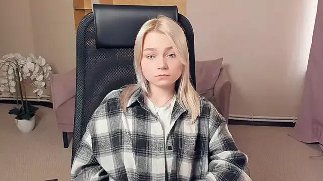 AshleyAdes from StripChat is Freechat