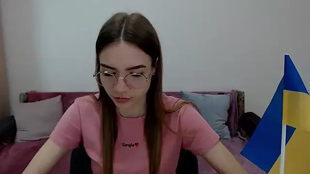 aSingleOne from StripChat is Freechat