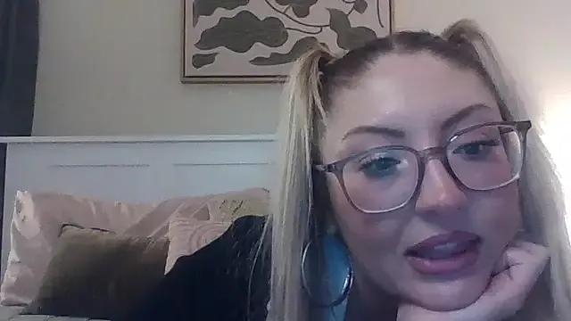 assstrogirl from StripChat is Freechat