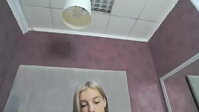 AuroraSkarlet from StripChat is Freechat