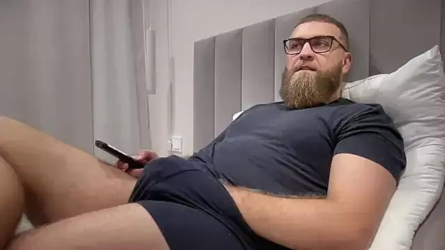 Bear_bear_ from StripChat is Freechat