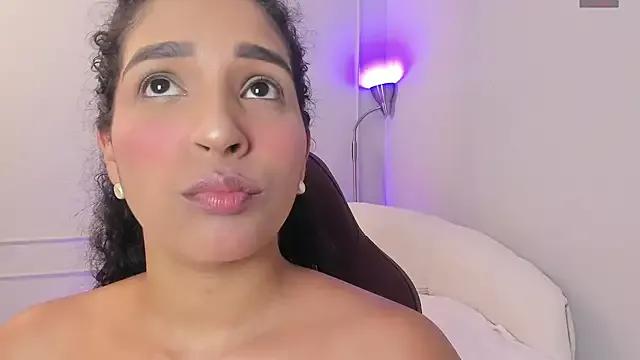 Belindamuller from StripChat is Freechat
