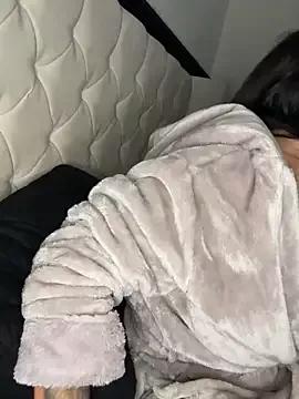 BellaBlackUK from StripChat is Freechat