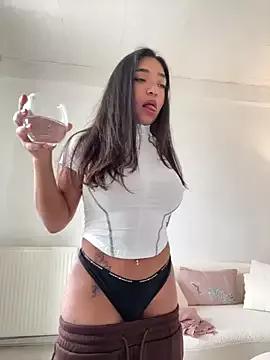 Bellafr from StripChat is Freechat
