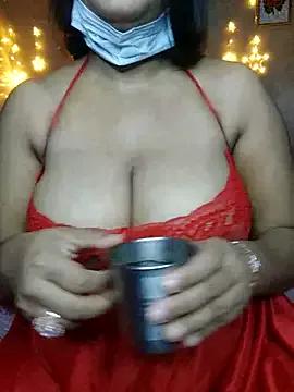 blackqueen4you from StripChat is Freechat