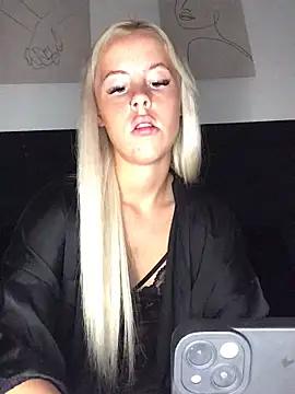 Blondebabee_x from StripChat is Freechat