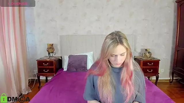 blondyriss from StripChat is Freechat