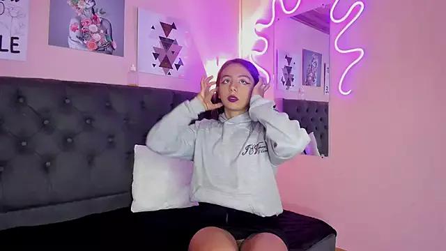 Bluee_bombon from StripChat is Freechat