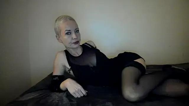 Blueskynicci from StripChat is Freechat