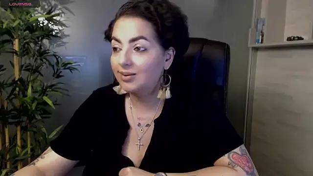 BustyAllyy from StripChat is Freechat