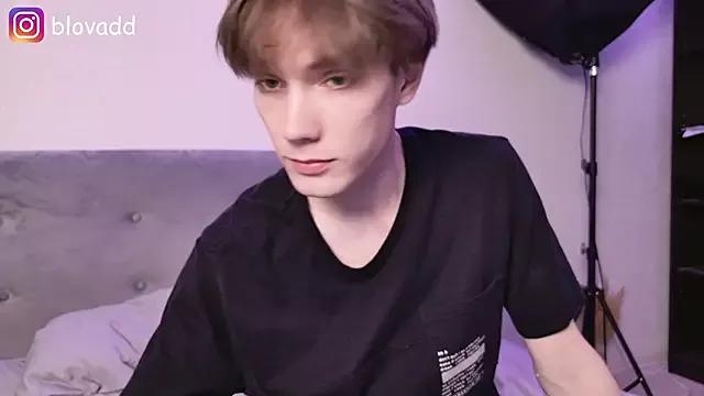callmenineoneseven from StripChat is Freechat