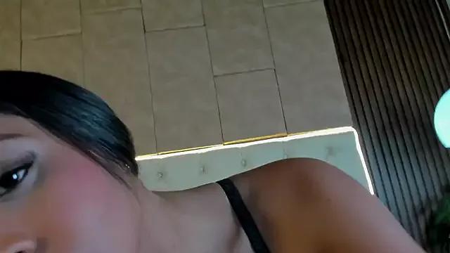 Camiila_rosse from StripChat is Freechat